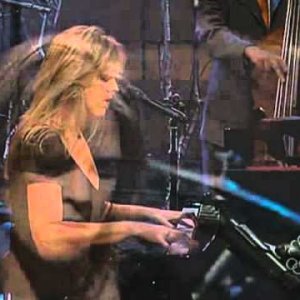 Diana Krall-Have yourself a merry little christmas. - YouTube