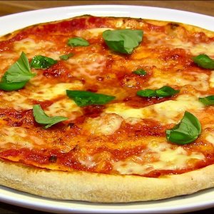 Pizzateig-Pizza selber machen-Pizza Margherita wie aus dem Steinbackofen