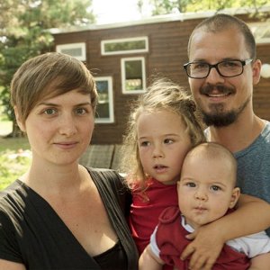 DOKU+LEBENSART+ALTERNATIVES+LEBEN: Zwei Familien ziehen in die Natur - Leben mit Kindern in Mini-Haus oder Jurte (WDR 2018)