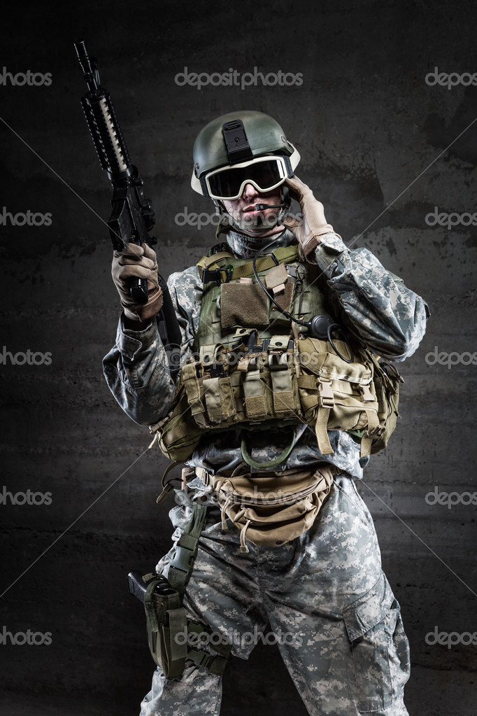 depositphotos_49114919-stock-photo-american-soldier-talking-via-radio.jpg