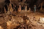 la_structure_de_la_grotte_de_bruniquel-2010.jpg la_structure_de_la_grotte_de_bruniquel-2010.jpg