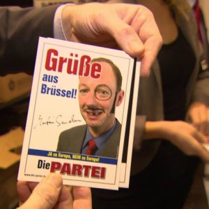 Spiegel TV: Sonneborn rettet die EU, Teil 4, Der Geldverkauf - YouTube