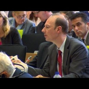 Showdown in Brüssel: Sonneborn vs. Oettinger - YouTube