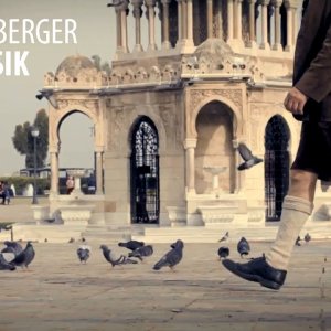 Unterbiberger Hofmusik "Dere Geliyor - Ja schee blau" - YouTube