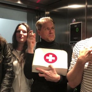 CORONA+LIED+SATIRE+ACAPELLA+HUMORESKE: LaLeLu - Kratzen im Hals (DE 2021)