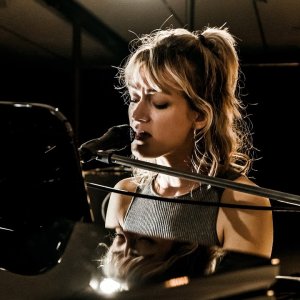 KRAMPF+LIED+JAZZ+SWING+FOLK+KRITIK+FEMALE: Charlotte Brandi - Frieden (DE 2021)