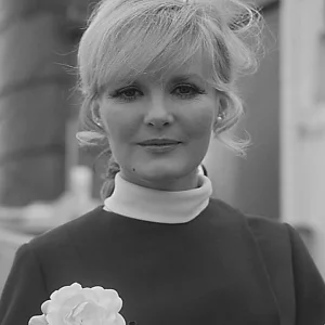 POP+HAPPY+FEMALE: Petula Clark - Call Me (UK 1965)