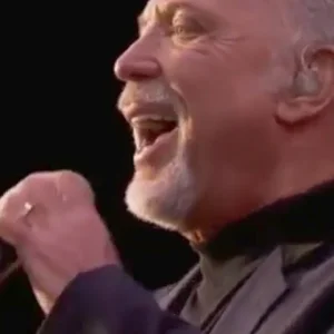 POP+SWING+LIVE: Tom Jones - It's not unusual (T in the Park - BBC 2011)