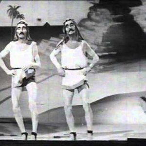 WILSON, KEPPEL & BETTY, Sand Dance 1933. HQ. - YouTube