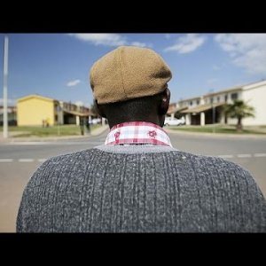 Flüchtling in Sizilien: "Wozu wir gekommen sind? Um eure Länder sauber zu machen!" - YouTube