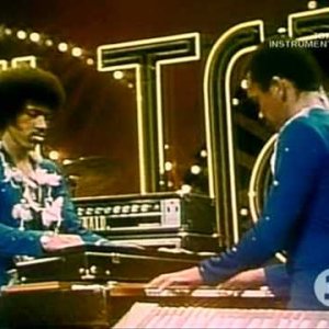 Commodores - Machine gun (SoulTrain) - YouTube