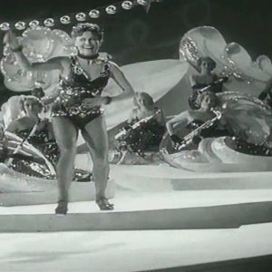 Swing from Berlin (17) Will Glahe -  Auf dem Dach der Welt (1939) from "Hallo Janine!" - YouTube