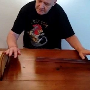 Hans Tschiritsch playing the Oberton drehleier 2 - YouTube