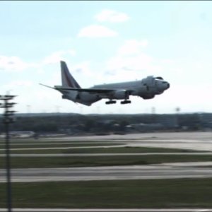 Spectacular landing at Frankfurt Airport - YouTube