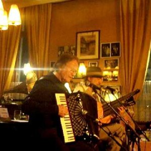 Karl Hodina und Roland Neuwirth - Herrgott aus Stan (Live 2007beim Schmid Hansl in Wien)