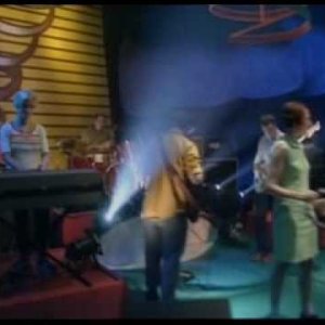 ART-POP+ELECTRONIC+AMBIENT+FEMALE: Stereolab - Les Yper Sound (1996 Live on Jools Holland)