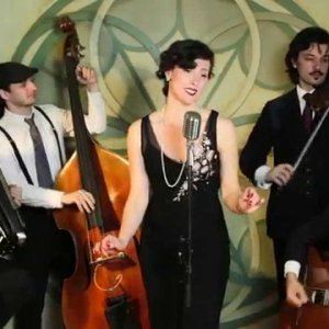 Jolie Môme - C'est Si Bon - YouTube