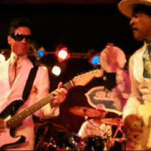 PRINCE'S SURPRISE VISIT AT THE LARRY GRAHAM SHOW THE OTHER NIGHT (06-16-2010)