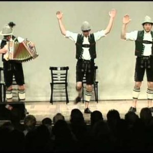 Gerhard Polt & Biermösl Blosn - Kung Fu-Plattler - YouTube