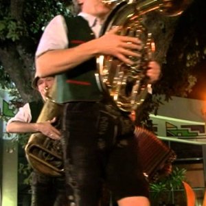 Plattln in Umtata - Mit der Biermösl Blosn in Afrika - Trailer - YouTube