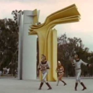 SPACEAGE+POP: Raquel Welch - California Dreaming & Space Girl Dance & California Dreamin (US TV 1970)