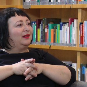 BUCH+LESEN+BIO: Leselounge: „Die Politik des Hasses regt mich auf.“ Julya Rabinowich im Gespräch (AT 2017)