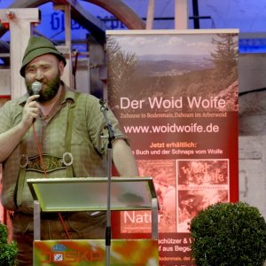 BAYERN+DOKU+NATURBURSCHE: Buchvorstellung Woid Woife, Woid Woife selbst - YouTube