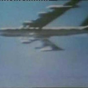 POP+KLAGELIED: David Bowie+Pat Metheny - This Is Not America (UK 1985)