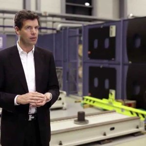 DOKU+MATERIALTECHNIK+UMWELT+ZUKUNFT: Wettlauf in die Zukunft - Carbon, Bio-Plastik & O-LED: Megatrends der Materialforschung (ARTE 2013)