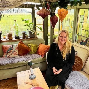 DOKU+LEBENSART: 10€ Miete im Monat - Susanne wohnt Vollzeit im Schrebergarten (DE 2024)