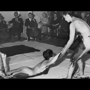 KUNST+FEMALE+BODY+BLUE-PAINT-ART+NACKT+KÖRPER-MALEREI+PERFORMANCE: Rotraut Interview - Yves Klein's Living Paintbrushes (FR 2018)