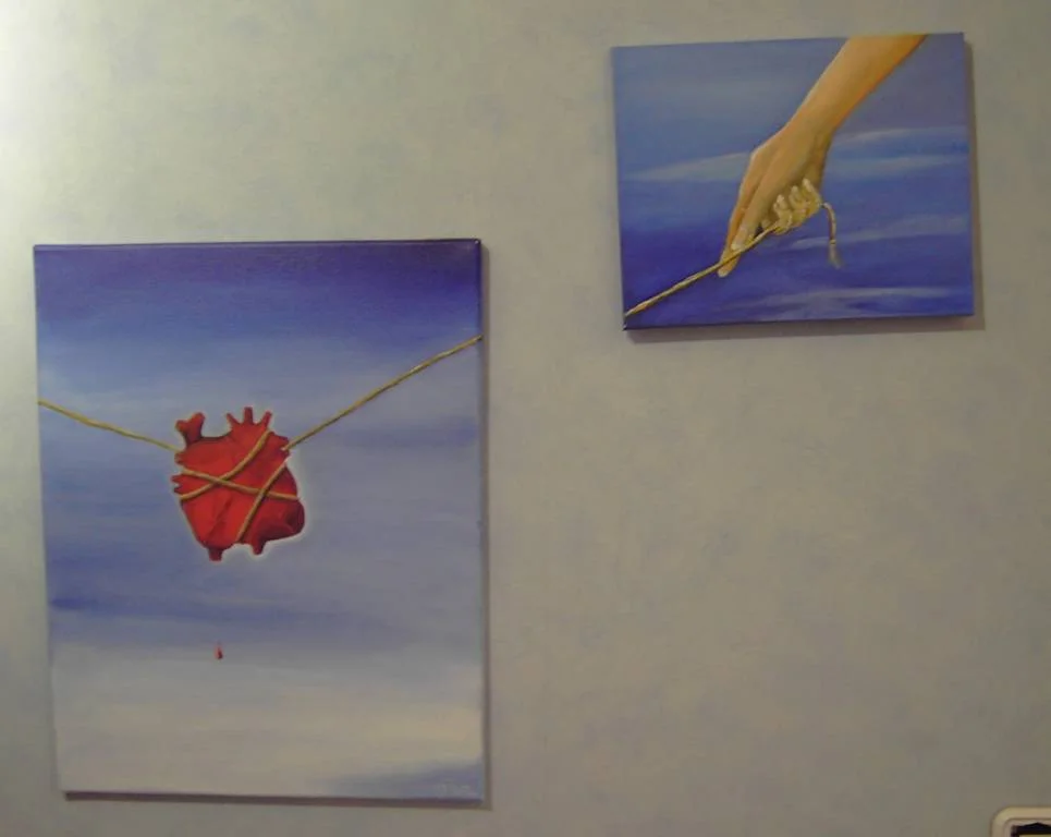 Ein Herz, gefangen in Seilen, welches jeden Moment abstrzen knnte